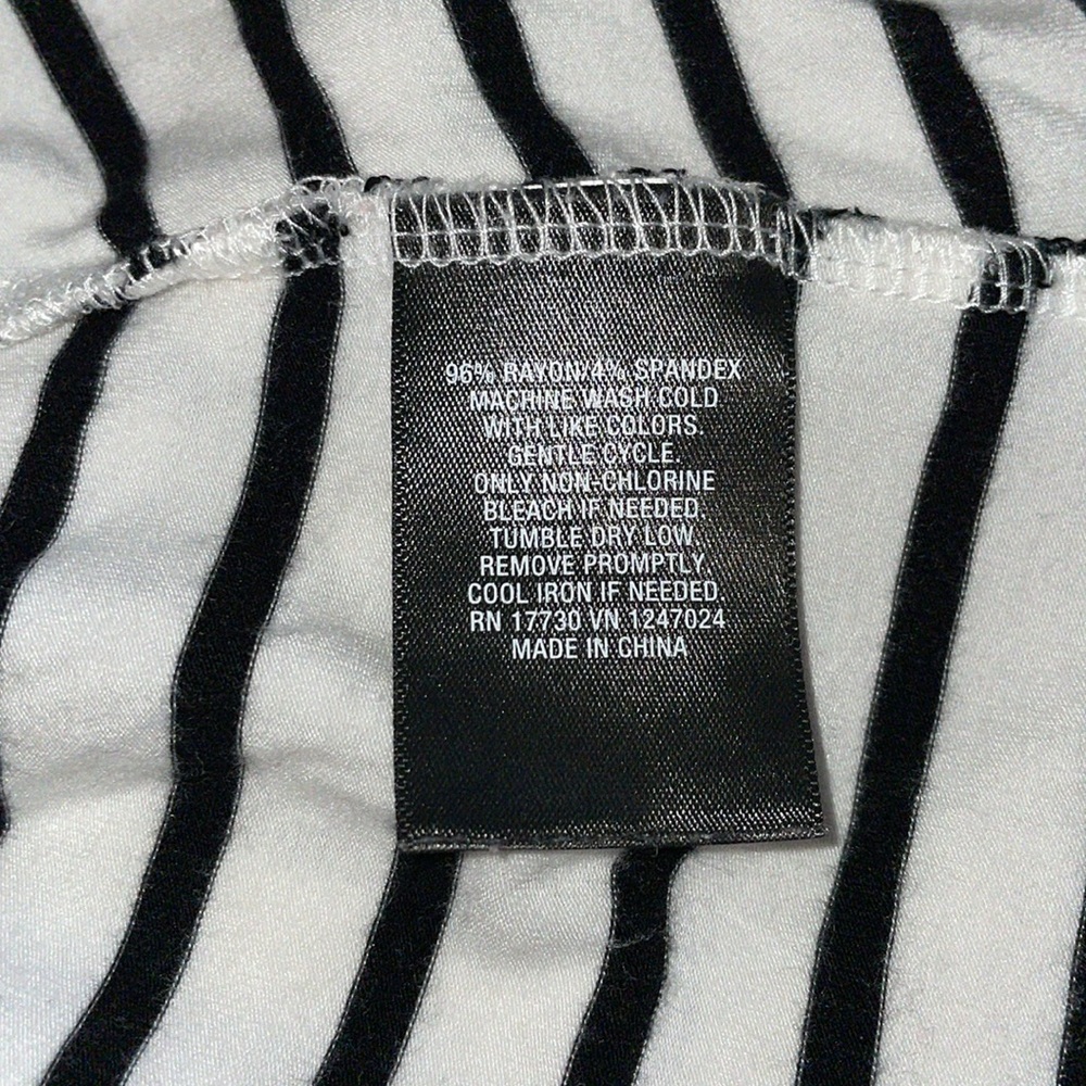 NWOT Women’s Mossimo short sleeve dress.  Size Large - Picture 4 of 5